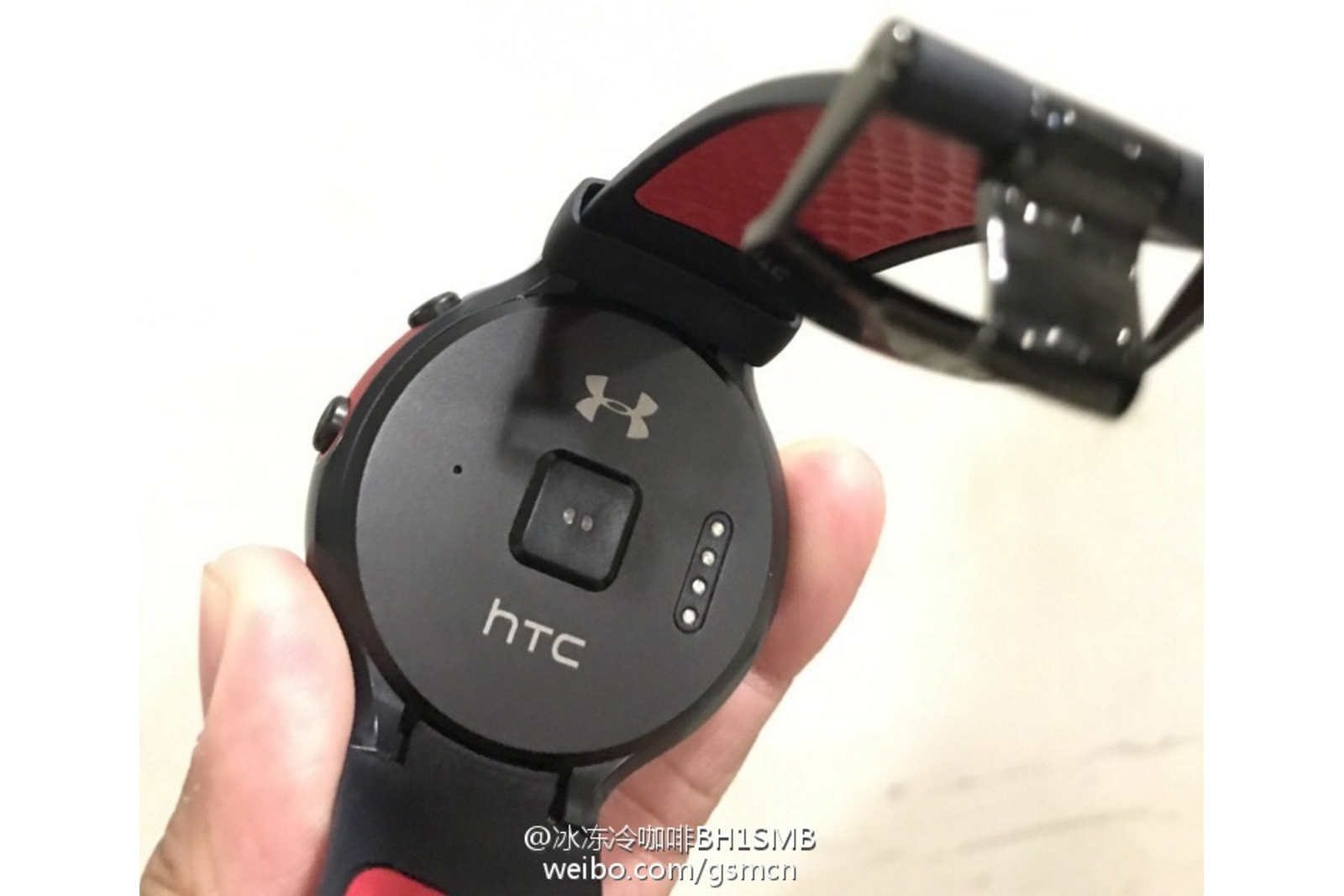 [NUOTRAUKOS] Ar tai gandais apipintas „HTC Android Wear“ laikrodis?